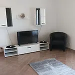 Family Tomy Apartman Punat